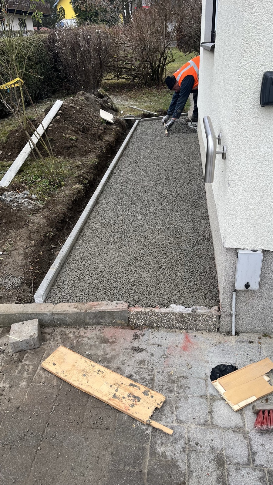 Gartenweg aus Pflastersteinen