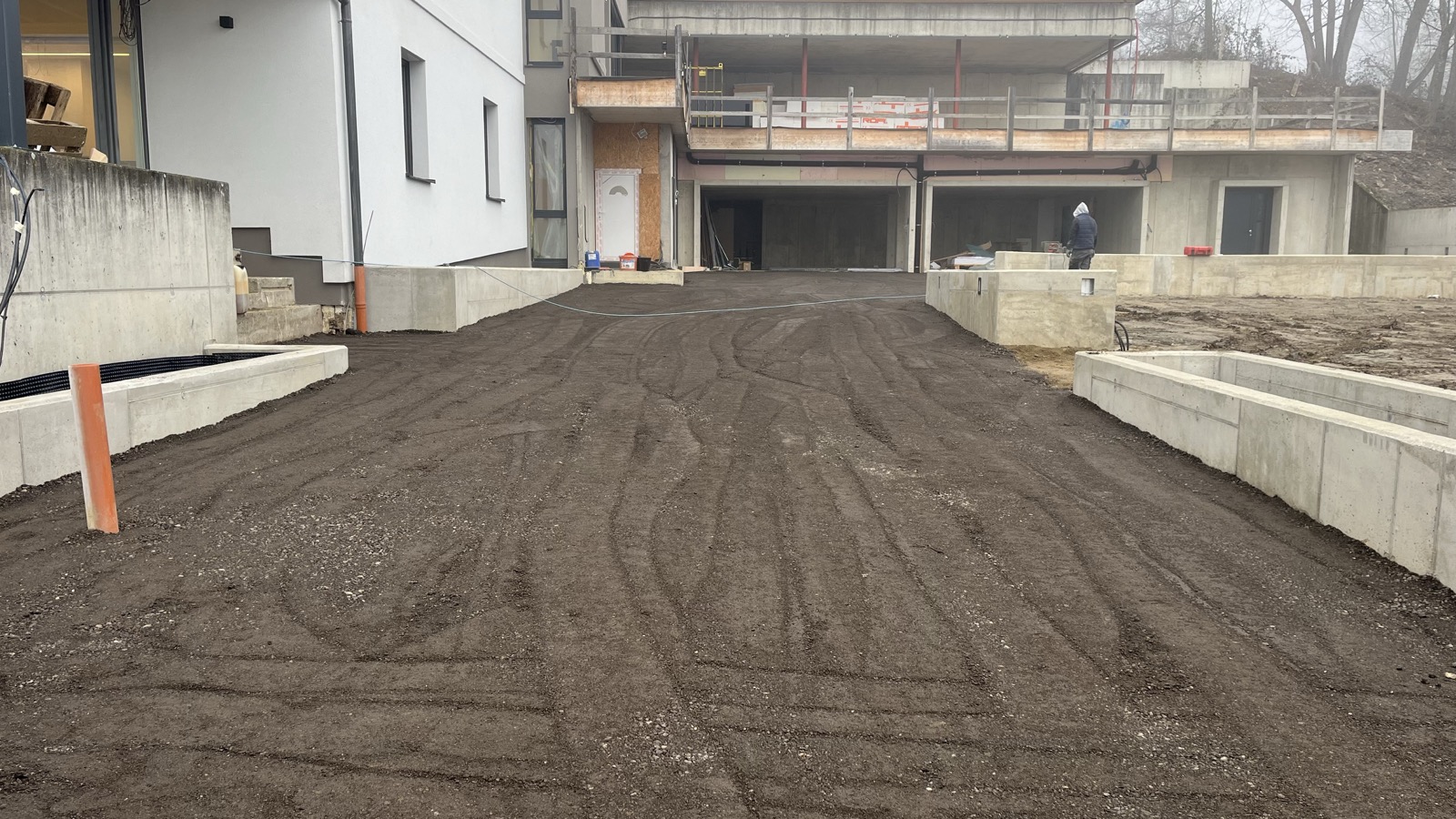 Grossflächige Planierung auf Neubau-Baustelle